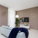 Beautiful 3 Room-flat Near Palais Apartment *