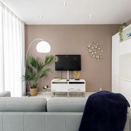 Beautiful 3 Room-flat Near Palais Apartamento